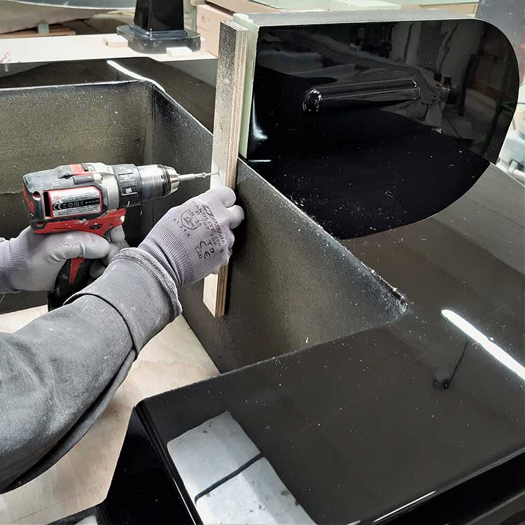 TECLA Technologies, le specialiste du composite, modelage, polyester, injection PU, RIM